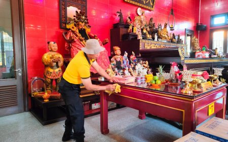 Polres Malang Gelar Kegiatan Humanis Bersihkan Vihara di Lawang